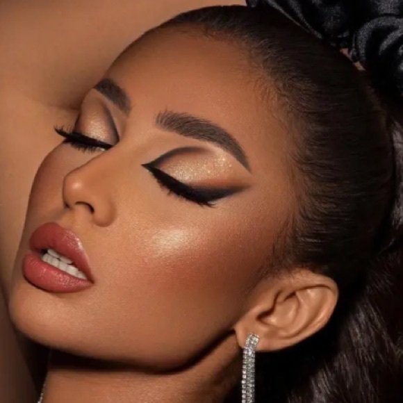 โญ๏ธ KISS OF KLIMT a MAC DAZZLESHADOW EXT SHADOW. **NEW: 50% OFF RETAIL. LMTD Qty! - Picture 6 of 9